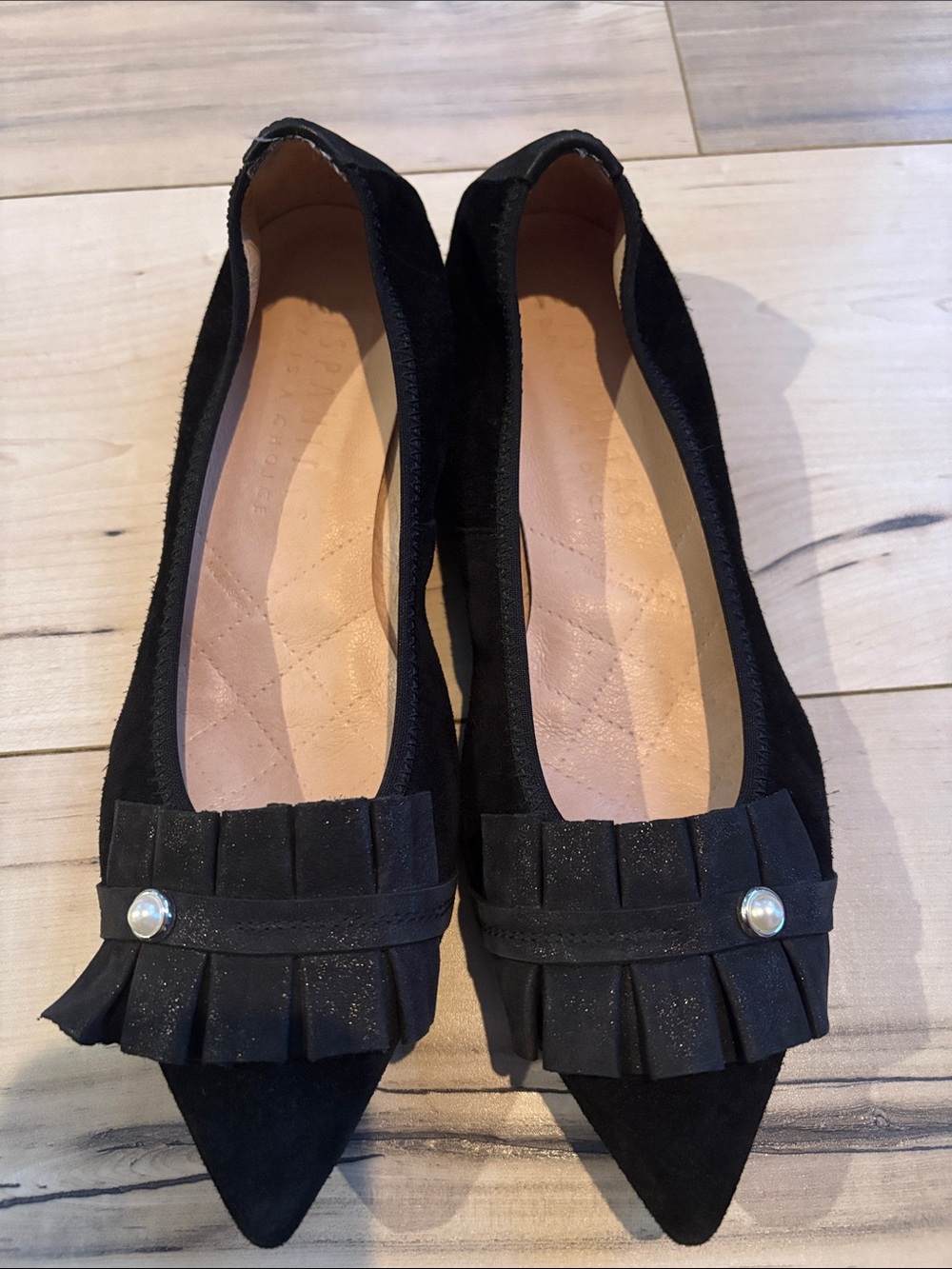 NWOT Hispanitas Black Suede Flats s38